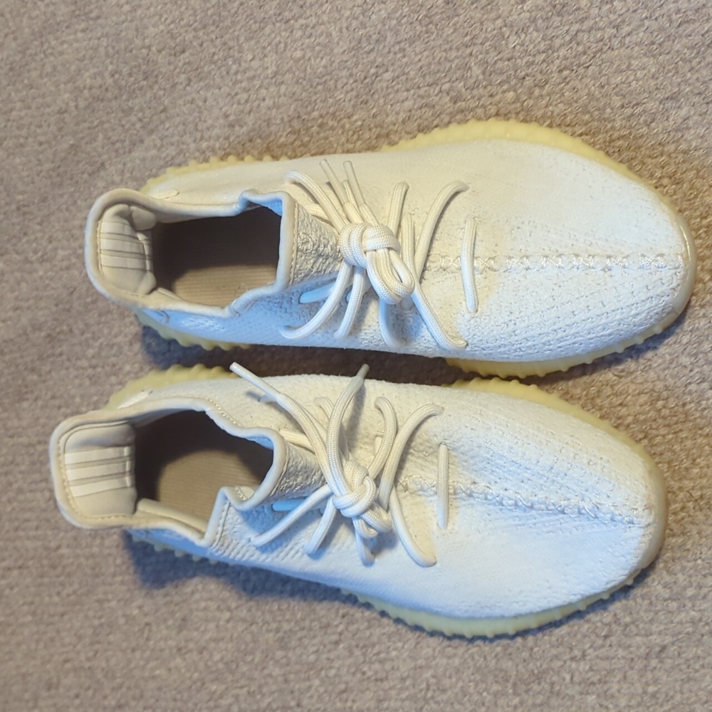 Adidas Yeezy Boost 350 V2 Cream Triple White Low Sneakers Mens Size 9 CP9366 - Picture 4 of 8